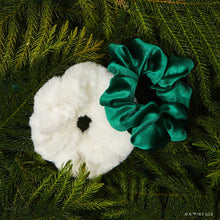 Load image into Gallery viewer, Elf x kitsch Scrunchies 2pc - White &amp; Green
